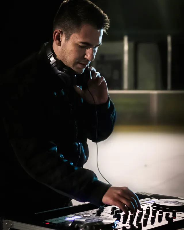 William en train de mixer, DJ